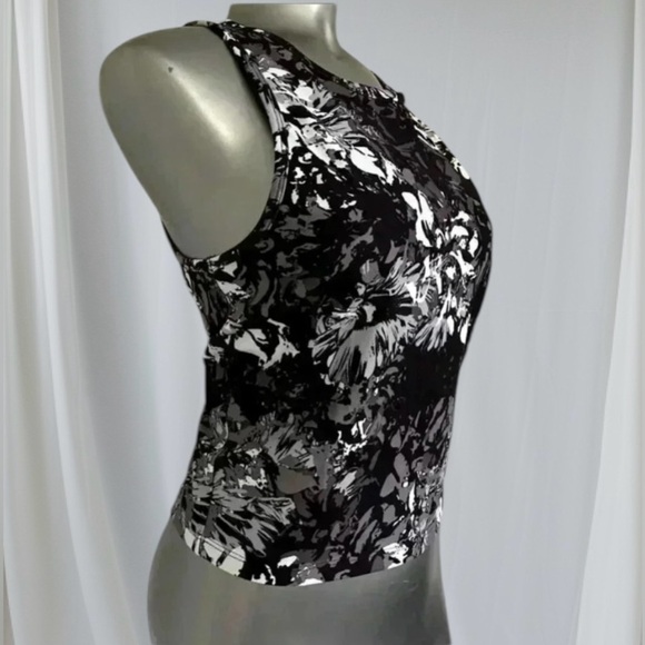 🆕Women’s Marika Balance Collection Crop Top - Picture 2 of 16